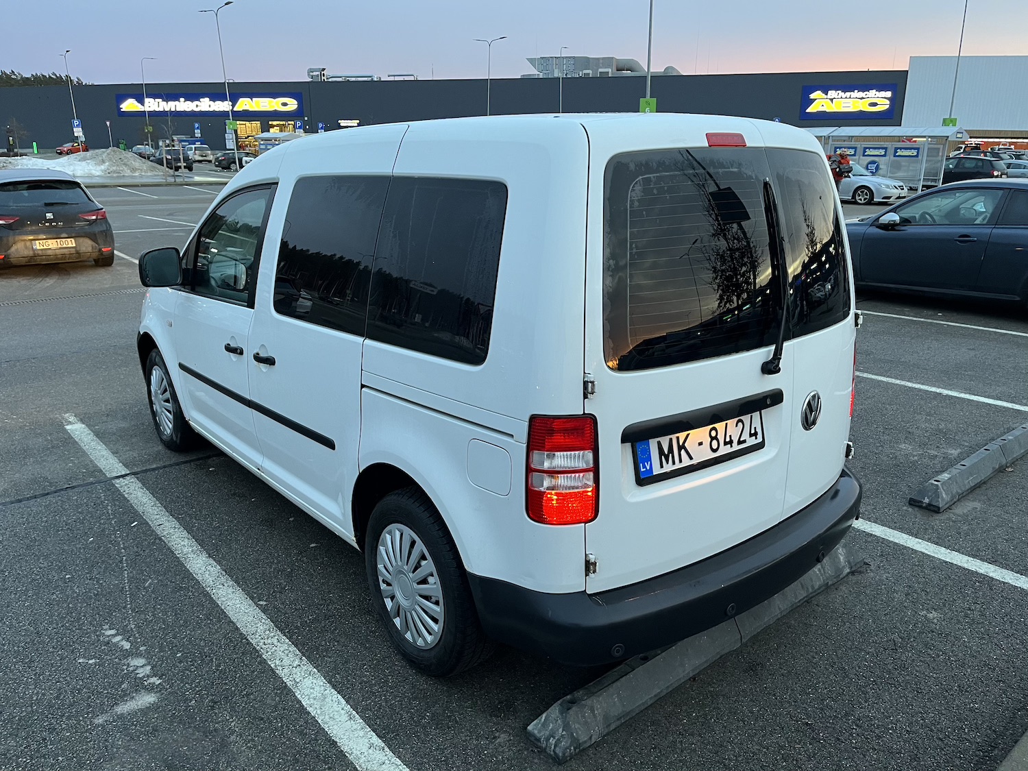 VW Caddy 1, 6tdi 2011, white