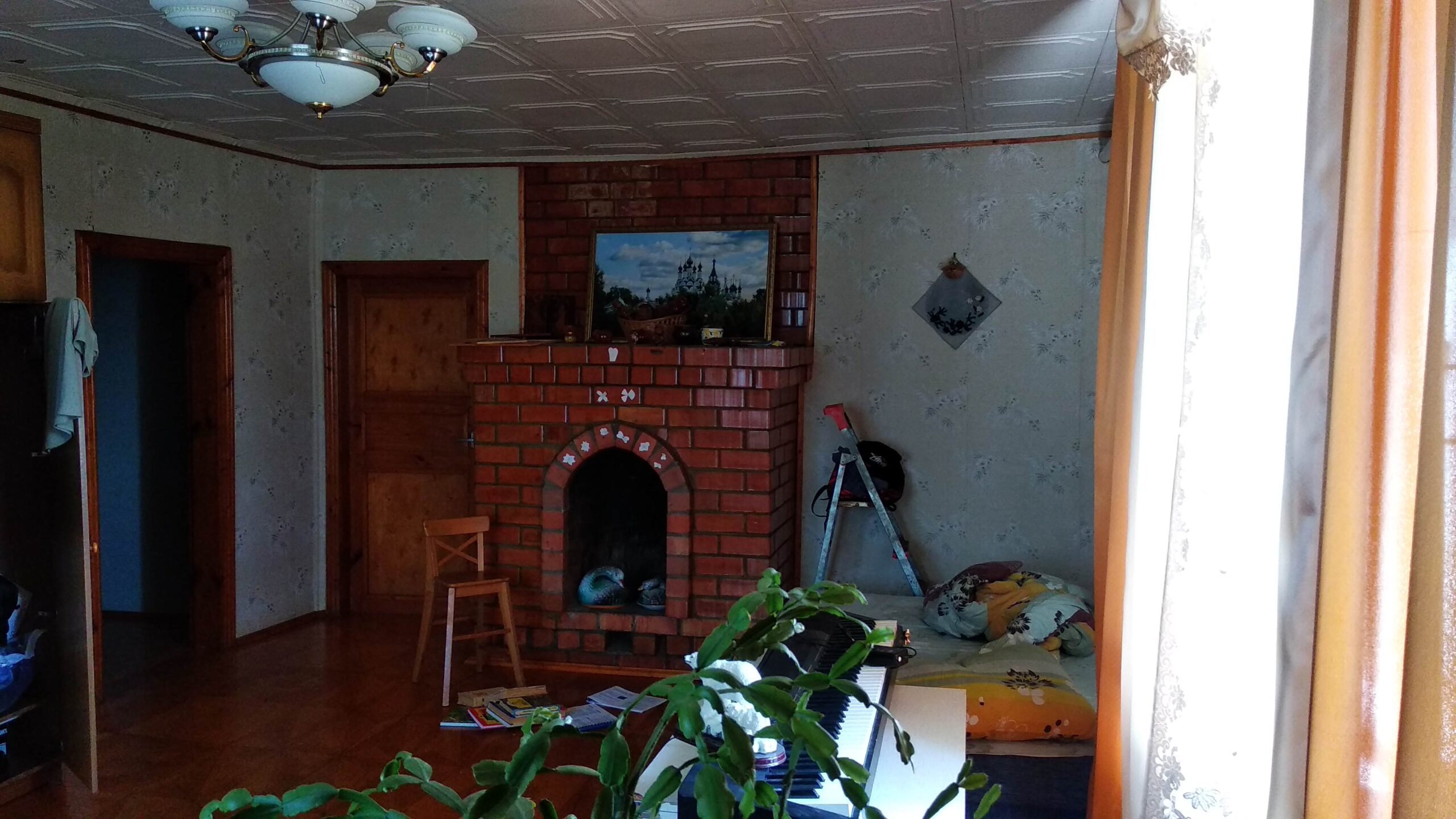 A house is for sale. A hangar, a plot of land for farming.
