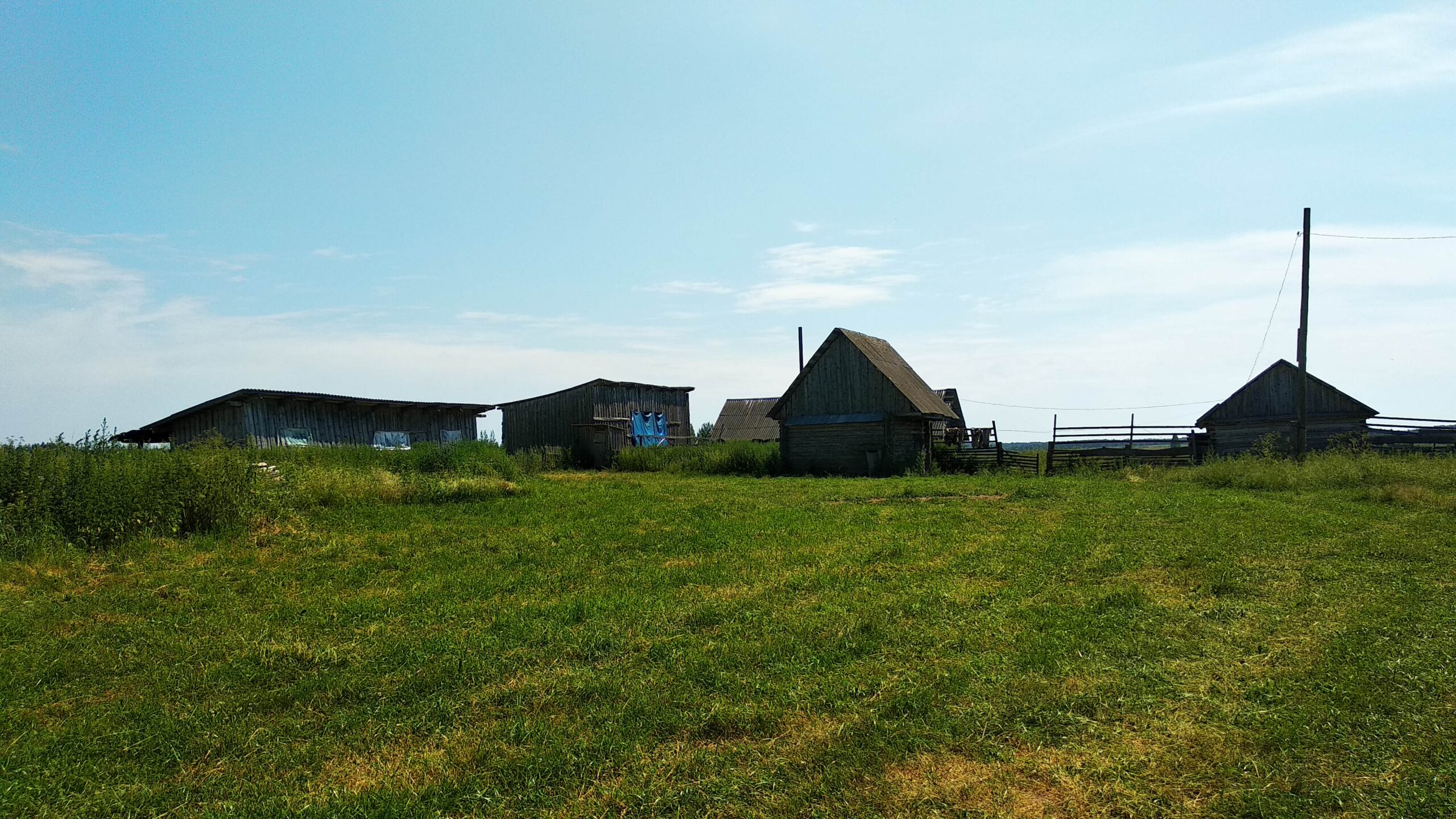 A house is for sale. A hangar, a plot of land for farming.