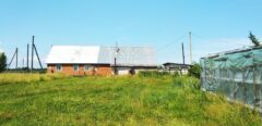 A house is for sale. A hangar, a plot of land for farming.