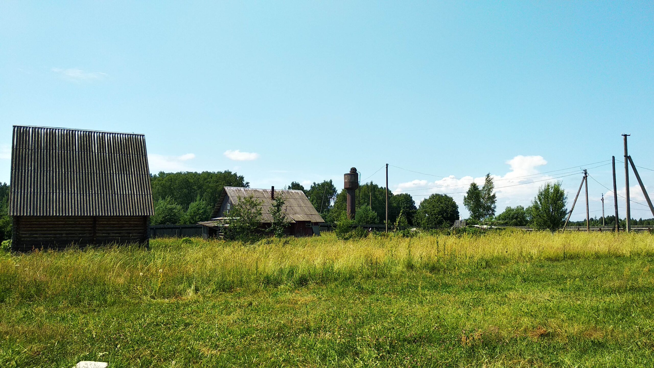 A house is for sale. A hangar, a plot of land for farming.