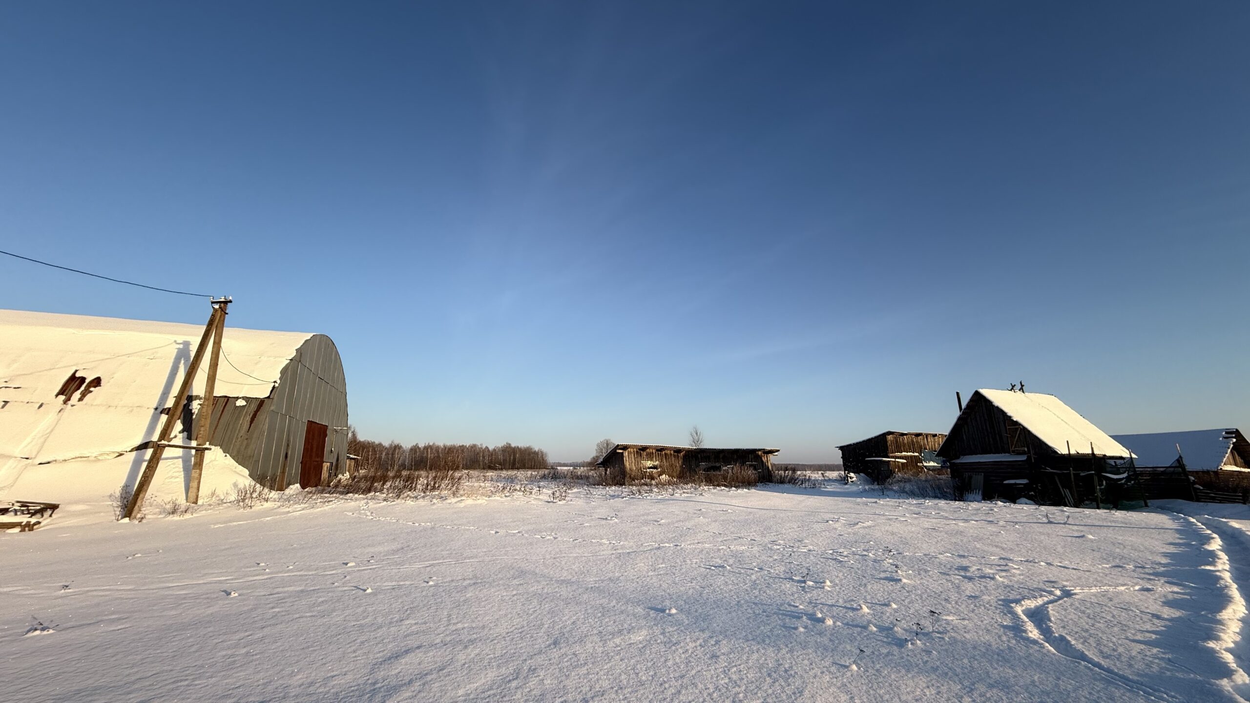 A house is for sale. A hangar, a plot of land for farming.