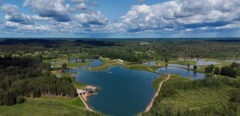 80 ha multifunctional investment property – fish farm, holiday homes, deer park – significant development potential.