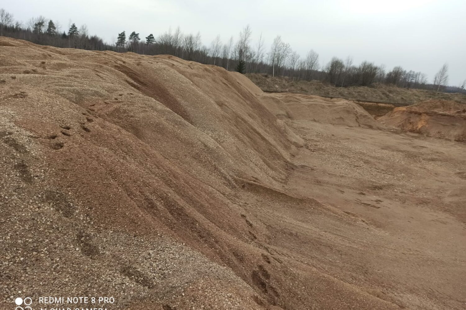Natural sand and sand-gravel quarry for sale, with a valid mineral extraction permit.