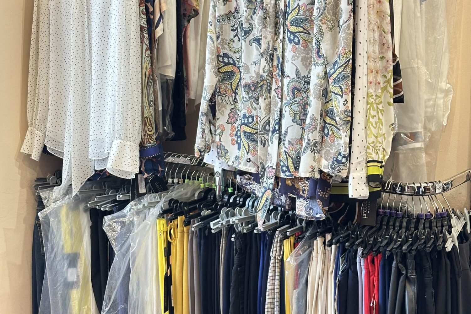 Ready-made women’s clothing store business for sale