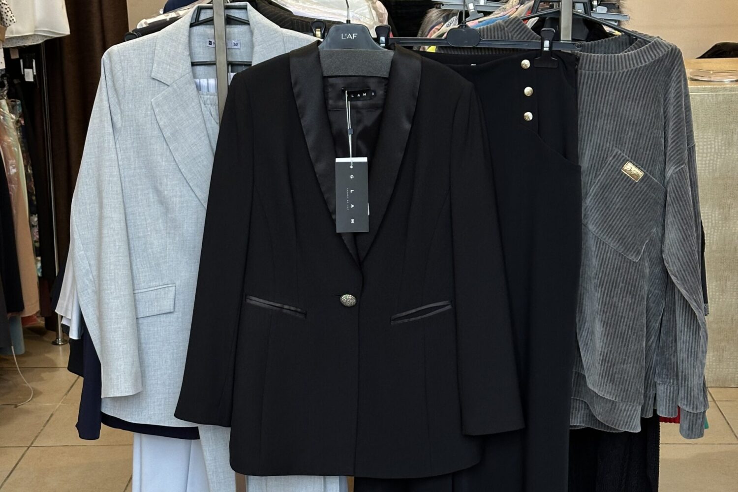 Ready-made women’s clothing store business for sale